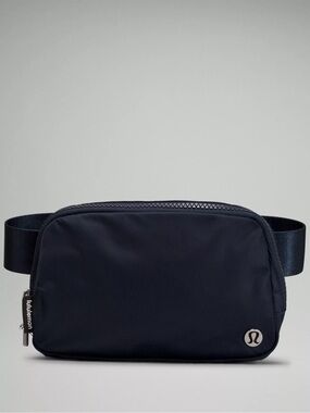 LULULEMON Everywhere Belt Bag in Black NWOT